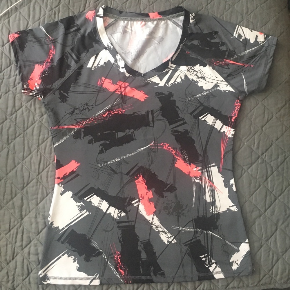 NWOT W sport quick dry active top